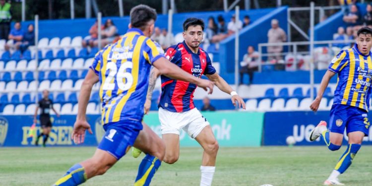 El Ciclón sopló sobre el final y sigue al acecho de la cima