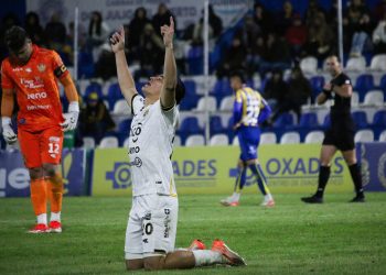 Guarani remonta frente Luqueño y sigue como único líder