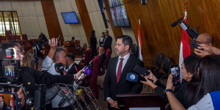 «Privatizar la ANDE, de ninguna manera», responde diputado