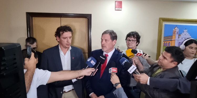 Expulsan a la senadora Yamy Nal de la bancada de HC