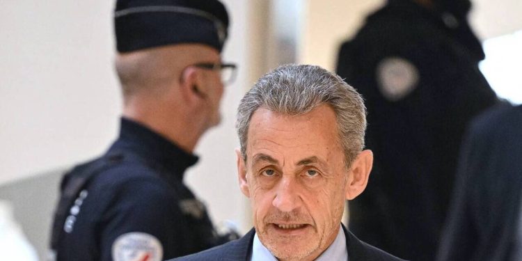 Justicia francesa condenó al expresidente Nicolas Sarkozy por asociación ilícita