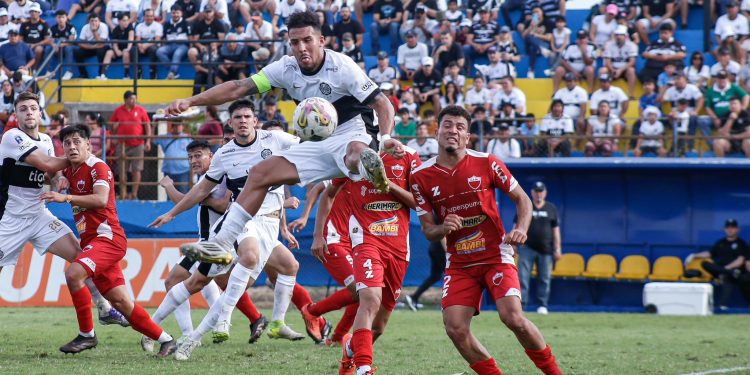 Olimpia derrotó contundentemente a Fernando y avanza en Copa Paraguay