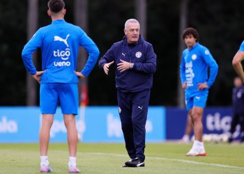 La Albirroja practica por ultima vez hoy, antes de viajar a Lima