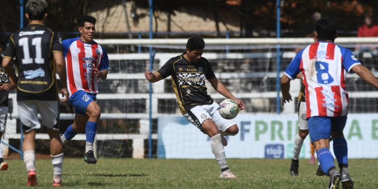 La tercera división tiene cuatro lideres, tras la fecha 21