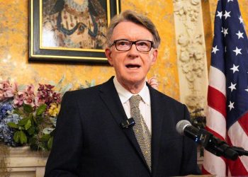 Primer ministro británico destituye a su embajador en EE.UU. por sus vínculos con Epstein