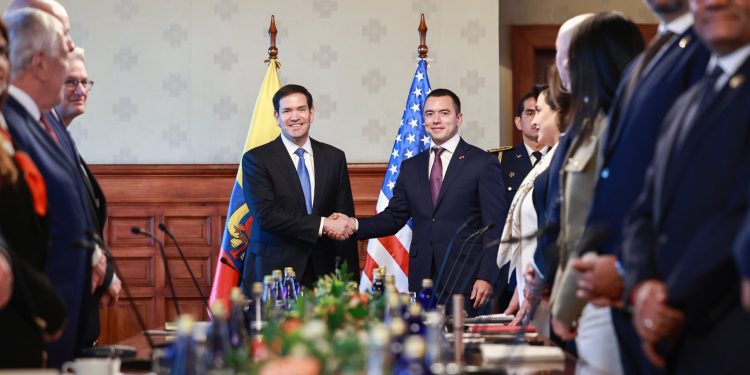 EE.UU, dispuesto a evaluar una posible presencia militar en Ecuador