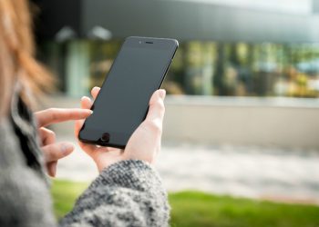 Parlamento francés propone prohibir Tik Tok y otras redes sociales a menores de 15 años