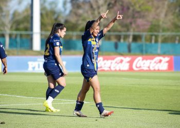 Sobre el final, Trinidense venció a Recoleta en el arranque de la Copa eFe