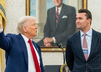 Trump calificó de «momento oscuro» para EE.UU tras asesinato de Charlie Kirk