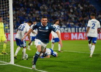 Racing Club tomó la primera ventaja ante Vélez Sarsfield