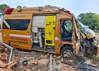 Vehículo de bomberos protagoniza siniestro vial en San Cosme y Damián