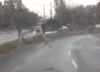 Conductor perdió el control de su vehículo y ocasionó un mortal triple choque en zona del Botánico