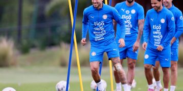 Con plantel semi completo, la Albirroja sigue preparándose para medir a Ecuador