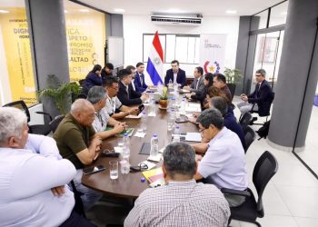 Llegan a acuerdo y no habrá huelga de choferes del transporte público esta semana