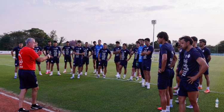 Alfaro define hoy el equipo titular que enfrentará a Ecuador
