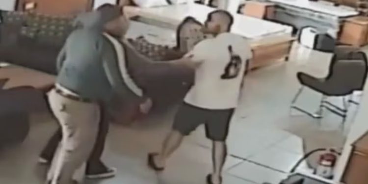 Fiscal imputó a hombre por agredir a su expareja en una mueblería de Luque