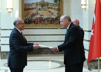 Embajador Guillermo Sosa presenta cartas credenciales al presidente Erdoğan