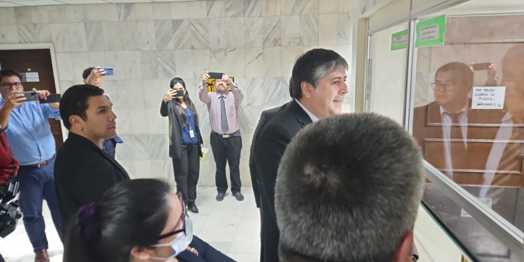 Abogado de Salvador Cabañas lamenta que sus hijos intenten declararlo insano