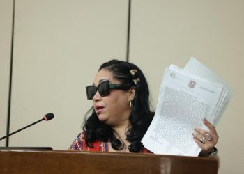 «Yamy Nal» es expulsada del Congreso