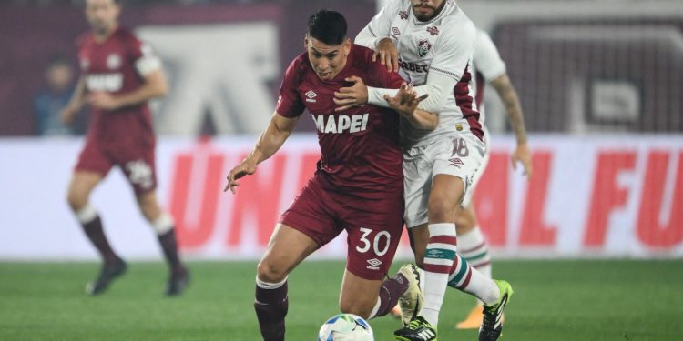 Sobre la hora, Lanús derrotó a Fluminense