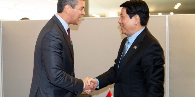 Santiago Peña se reunió con el Presidente de Vietnam