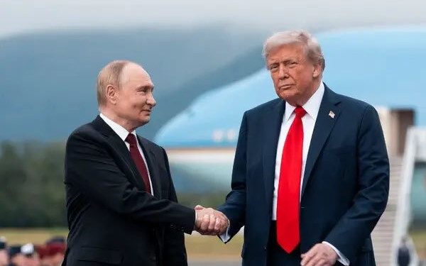 Conversaciones con Trump podrían facilitar una solución en Ucrania, aseguró Putin