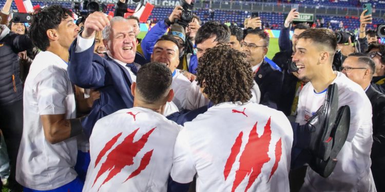 Rompió el hechizo la Albirroja: «tenía que zamarrear el árbol para que se cayeran las arañas»