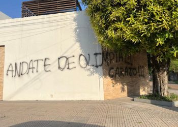 FAP repudia y denuncia pintadas amenazantes contra futbolistas del Olimpia