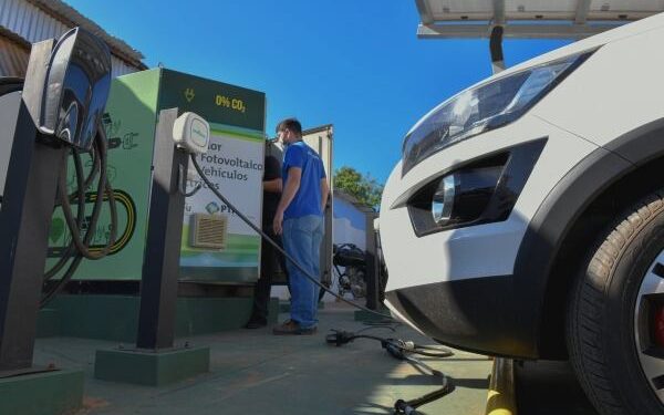 ANDE comprará e instalará los primeros 30 cargadores rápidos de vehículos eléctricos