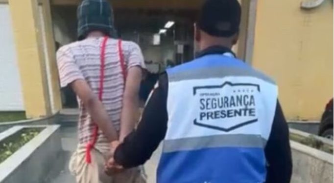Detuvieron al «Chavo del 8» por tenencia de drogas en Río de Janeiro