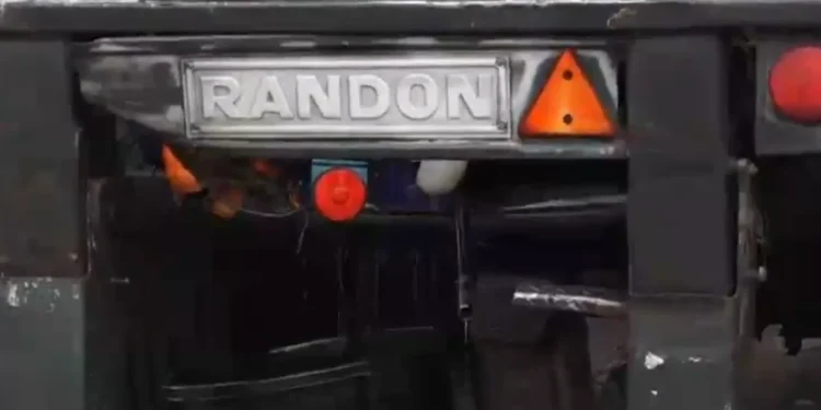 Camión cisterna arroja combustible sobre Madame Lynch por desperfecto