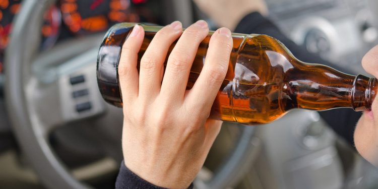 Fiscal imputa a mujer alcoholizada por numerosos delitos luego de accidente