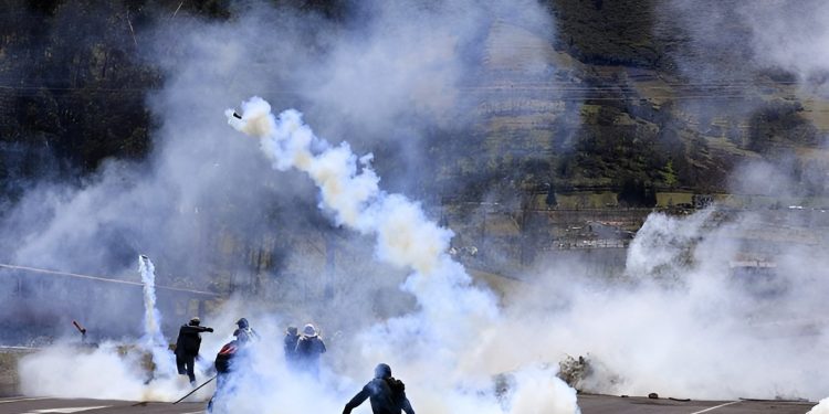 Ecuador: un muerto y 12 militares heridos durante protesta