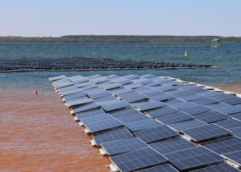 Itaipu completa montaje de planta solar flotante