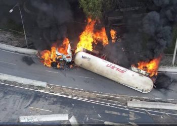 Sube a 9 la cifra de fallecidos por explosión de camión con gas en México