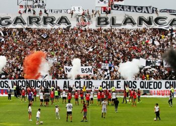 Hincha de Colo Colo muere tras caer del techo del Estadio durante Superclásico