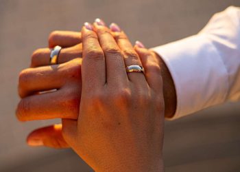 Novio fallece durante su boda mientras bailaba junto a su esposa