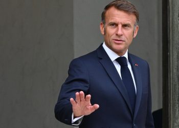 Parlamento francés destituyó al Primer Ministro y Macron deberá renovar su Gobierno