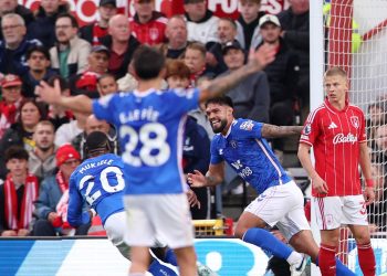 Omar Alderete, en el equipo de la fecha de Alan Shearer en Premier League