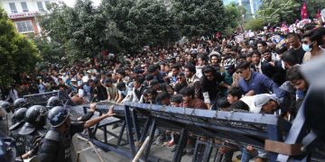 Renunció primer ministro de Nepal que había prohibido las redes sociales