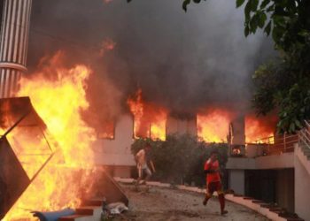 Murió quemada la esposa de exprimer ministro de Nepal durante protestas