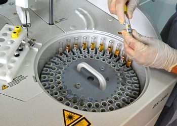 Vacuna rusa contra el cáncer recibe luz verde para uso clínico