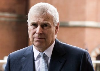 El príncipe Andrés de Inglaterra renuncia a todos sus títulos reales