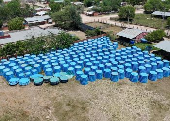 Entregan más de 300 tanques de agua para fortalecer la recolección de lluvia en comunidades del Chaco