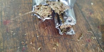 «Carreros» intentaron meter droga oculta en palos de escoba a la cárcel de Tacumbú