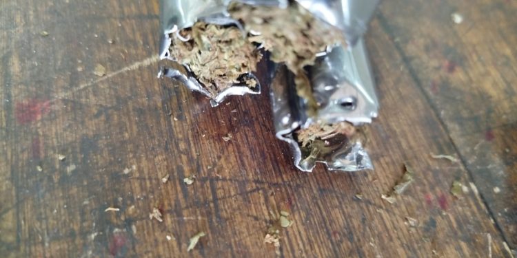 «Carreros» intentaron meter droga oculta en palos de escoba a la cárcel de Tacumbú