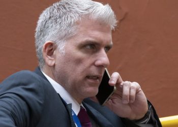 Opositores siguen sin definir método para elegir candidato en Asunción