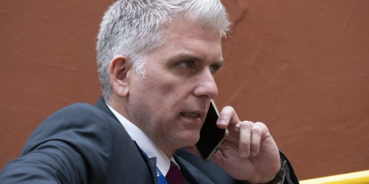 Opositores siguen sin definir método para elegir candidato en Asunción