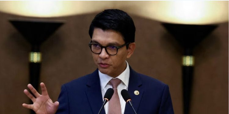 Protestas de «Generación Z» en Madagascar obligan al Presidente a huir del país