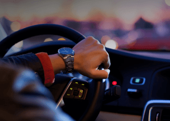 Conductor de Bolt fue rociado con gas pimienta luego de roce con otro vehículo